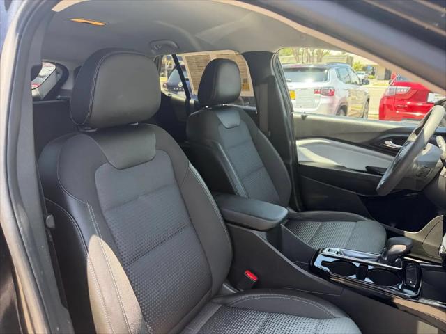2025 Chevrolet Trax FWD LT