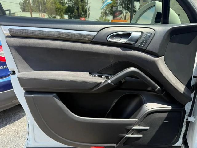 2016 Porsche Cayenne GTS