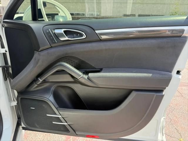 2016 Porsche Cayenne GTS