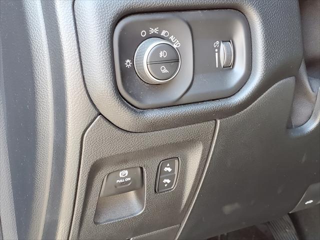 2020 Ram 1500 Big Horn Crew Cab 4x4 5'7" Box