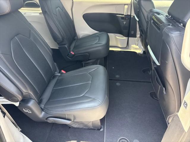 2017 Chrysler Pacifica Touring-L Plus