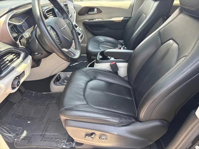2017 Chrysler Pacifica Touring-L Plus