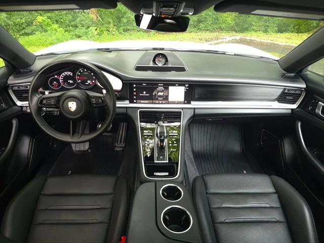 2023 Porsche Panamera 4 Platinum Edition