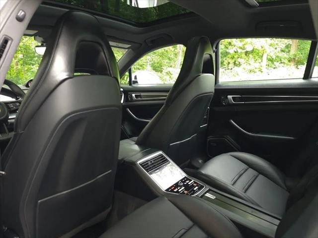 2023 Porsche Panamera 4 Platinum Edition