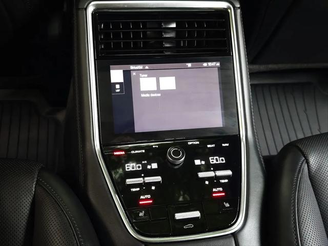 2023 Porsche Panamera 4 Platinum Edition