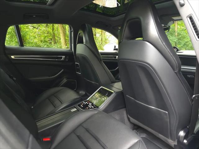 2023 Porsche Panamera 4 Platinum Edition
