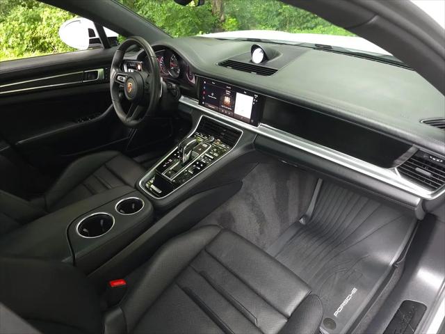 2023 Porsche Panamera 4 Platinum Edition