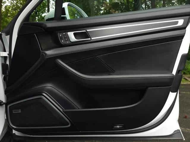 2023 Porsche Panamera 4 Platinum Edition