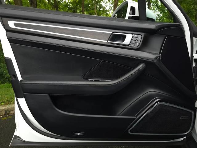 2023 Porsche Panamera 4 Platinum Edition