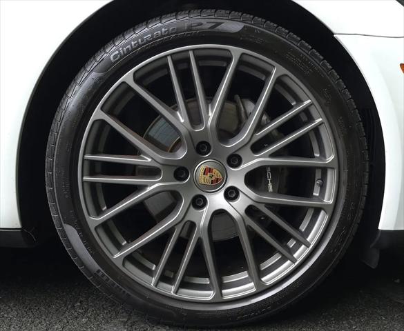 2023 Porsche Panamera 4 Platinum Edition