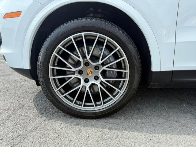 2023 Porsche Cayenne Platinum Edition