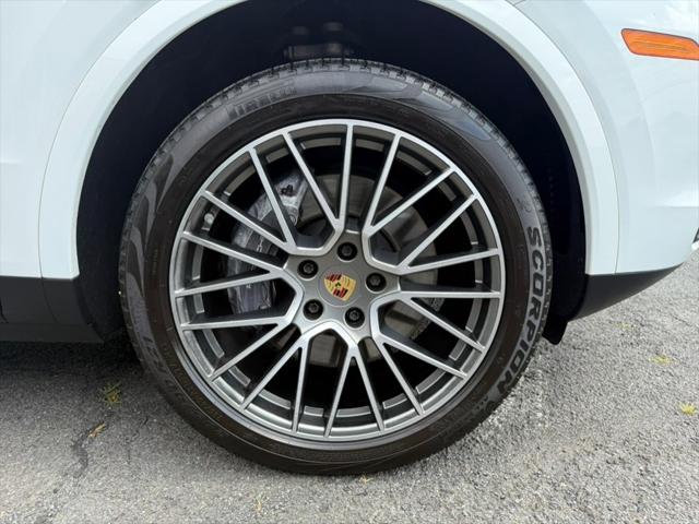 2023 Porsche Cayenne Platinum Edition