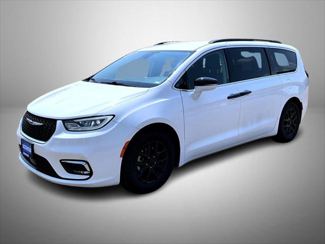 2022 Chrysler Pacifica Touring L for sale in Sioux City, IA