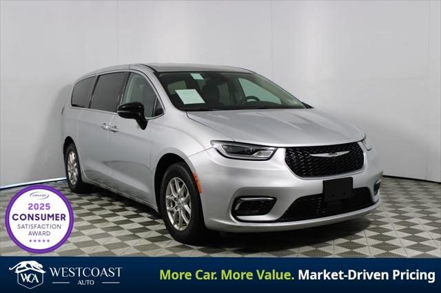 2024 Chrysler Pacifica Touring L for sale in Montclair, CA