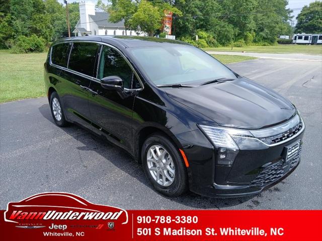 2027 Chrysler Pacifica Select for sale in Whiteville, NC
