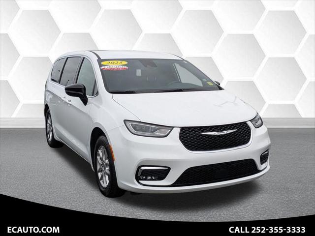2025 Chrysler Pacifica Select for sale in Greenville, NC