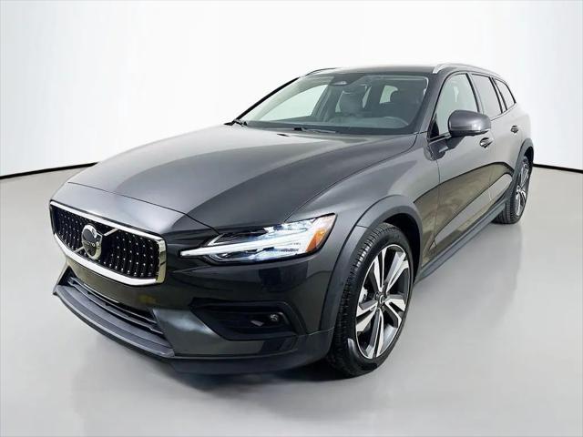 2025 Volvo V60 Cross Country Plus, B5 AWD Gas (mild hybrid) for sale in Dublin, OH