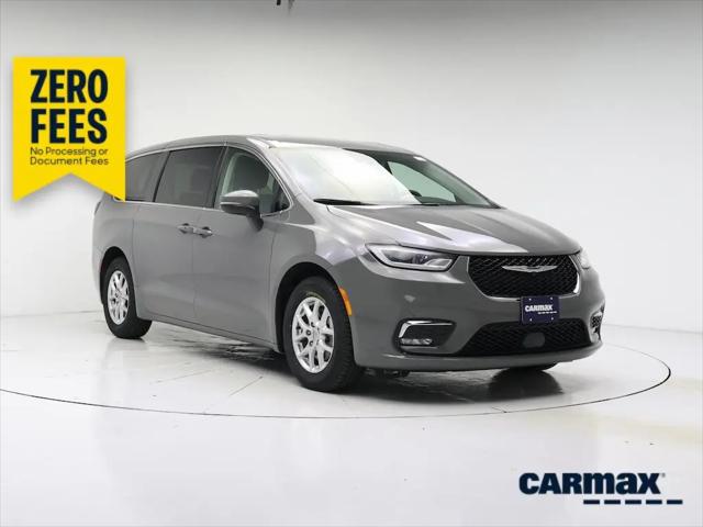 2023 Chrysler Pacifica Touring L for sale in Schaumburg, IL