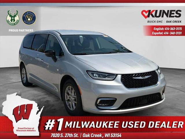 2024 Chrysler Pacifica Touring L for sale in Oak Creek, WI
