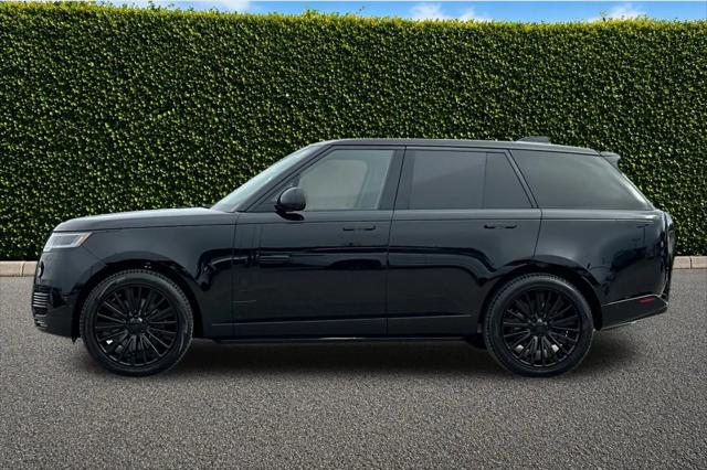 2026 Land Rover Range Rover P615 SV Black