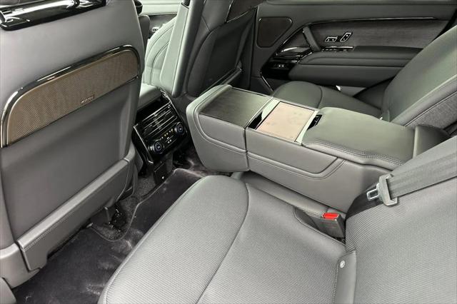 2026 Land Rover Range Rover P615 SV Black