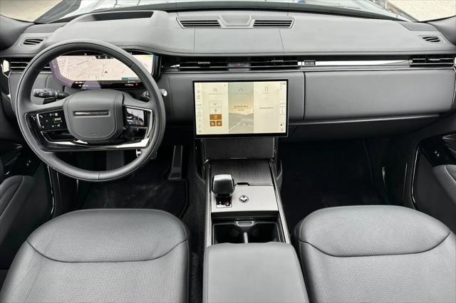 2026 Land Rover Range Rover P615 SV Black