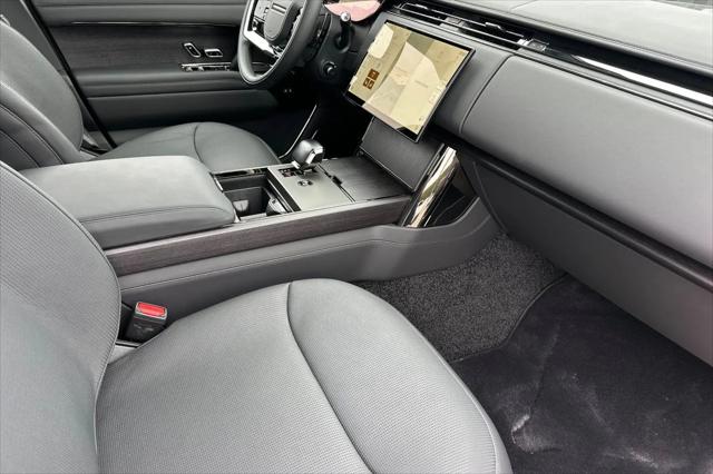 2026 Land Rover Range Rover P615 SV Black