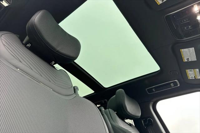 2026 Land Rover Range Rover P615 SV Black