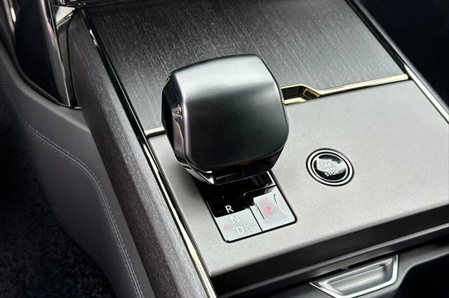 2026 Land Rover Range Rover P615 SV Black