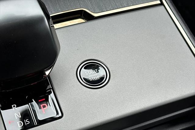 2026 Land Rover Range Rover P615 SV Black