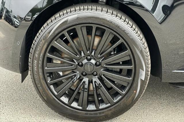 2026 Land Rover Range Rover P615 SV Black