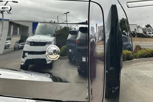 2026 Land Rover Range Rover P615 SV Black