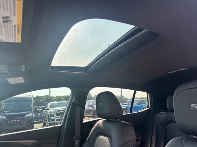 2025 Buick NV Sport Touring FWD