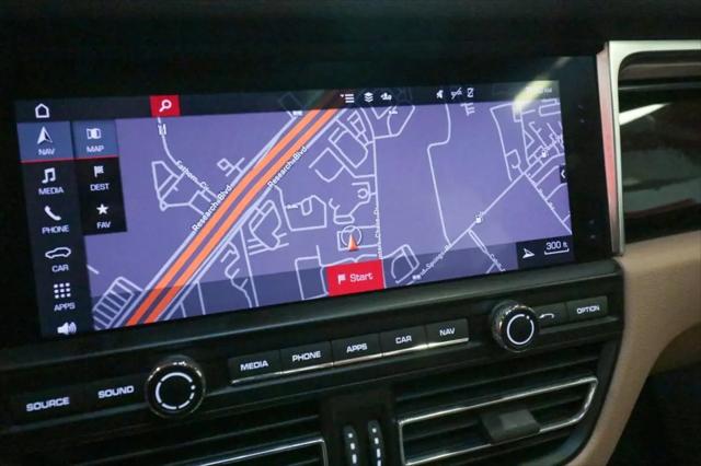 2021 Porsche Macan Macan