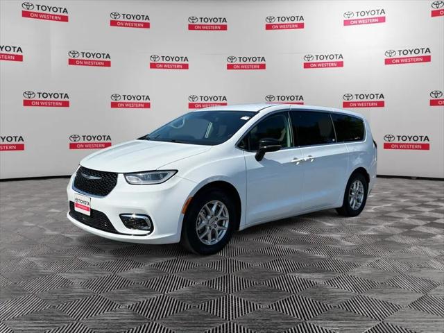 2024 Chrysler Pacifica Touring L for sale in Chicago, IL
