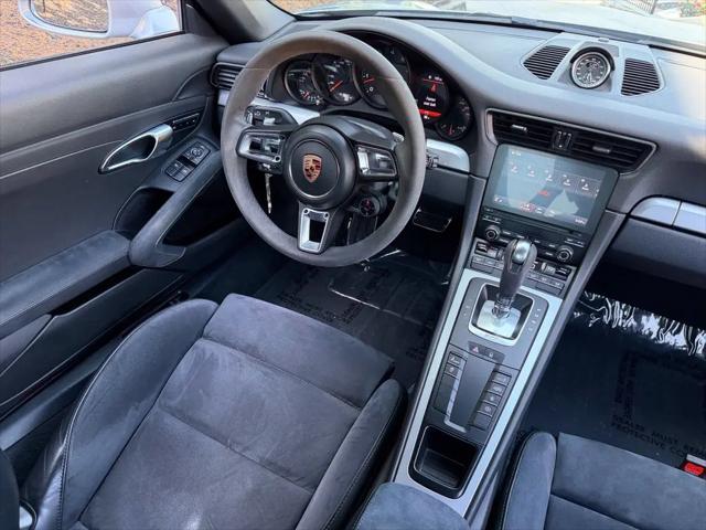 2018 Porsche 911 Carrera GTS