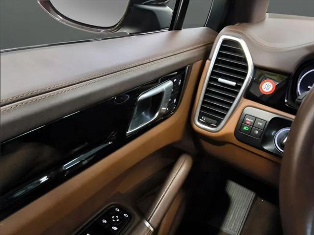 2023 Porsche Cayenne Base