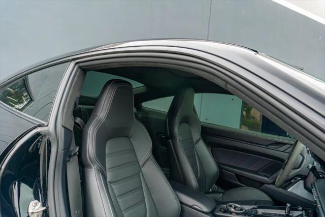 2022 Porsche 911 Carrera 4 GTS