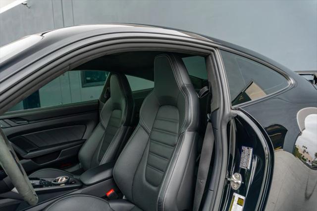 2022 Porsche 911 Carrera 4 GTS