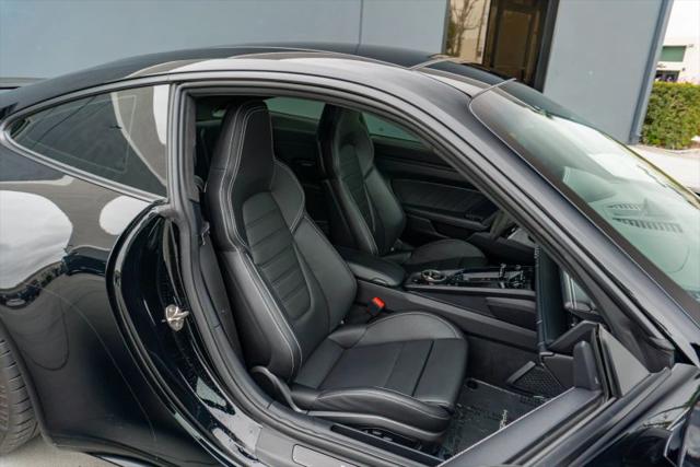 2022 Porsche 911 Carrera 4 GTS