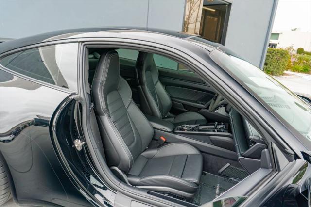 2022 Porsche 911 Carrera 4 GTS