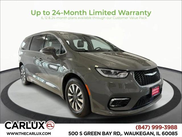 2022 Chrysler Pacifica Hybrid Touring L for sale in Waukegan, IL