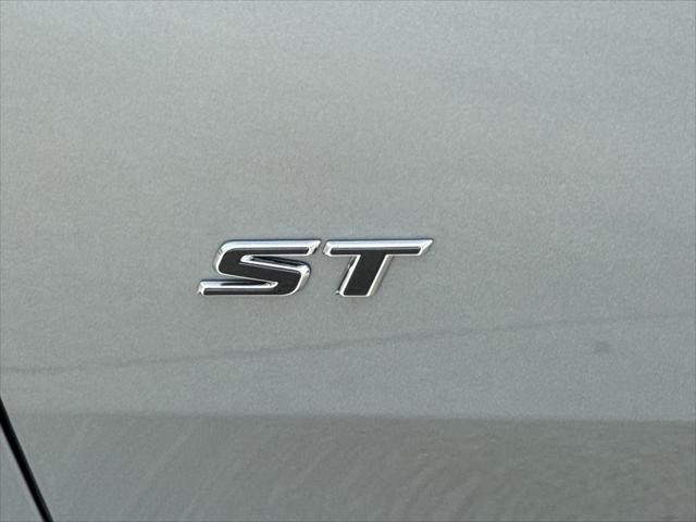 2026 Buick NV Sport Touring FWD