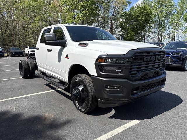 New 2026 Bright White Clear-Coat Exterior Paint RAM TRADESMAN image 31
