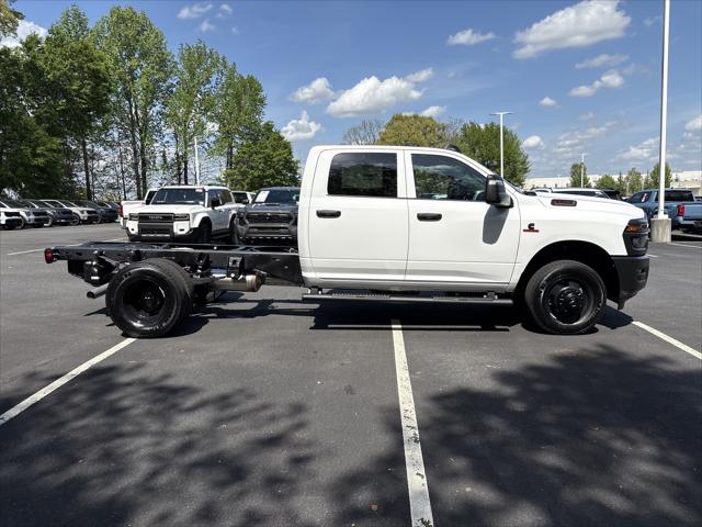 New 2026 Bright White Clear-Coat Exterior Paint RAM TRADESMAN image 32