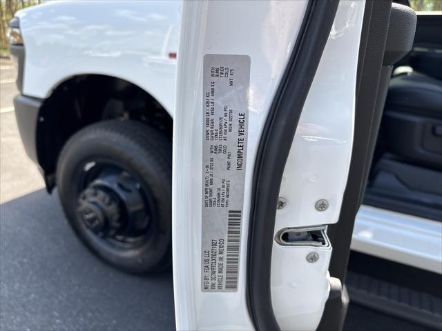 New 2026 Bright White Clear-Coat Exterior Paint RAM TRADESMAN image 60