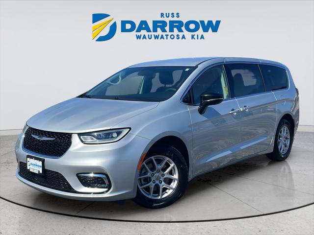 2024 Chrysler Pacifica Touring L for sale in Wauwatosa, WI