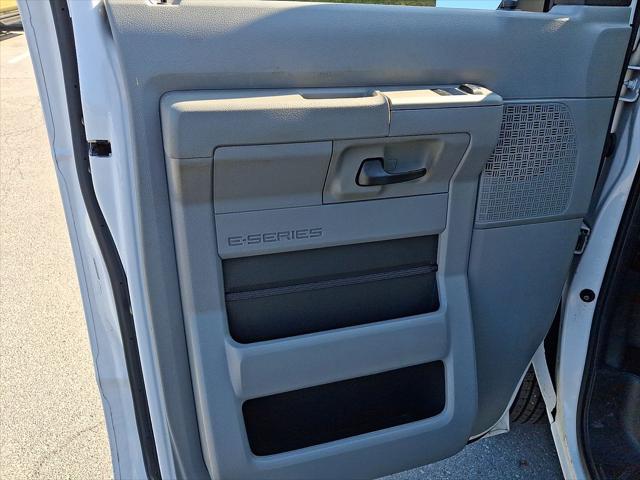 2012 Ford E-350 Super Duty XLT