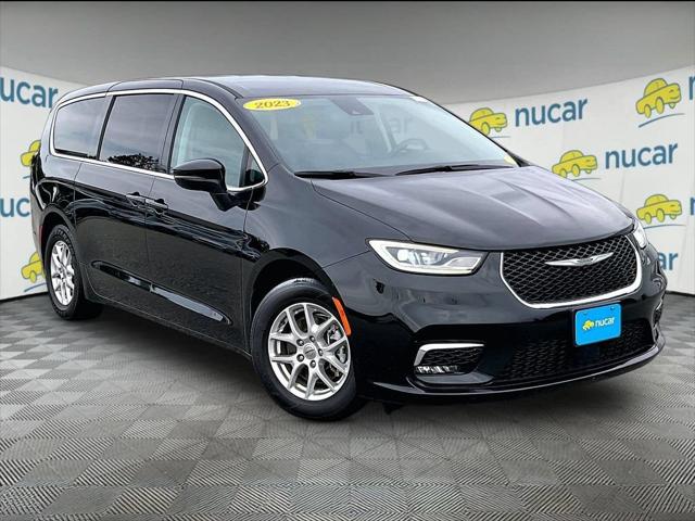 2023 Chrysler Pacifica Touring L for sale in Woburn, MA
