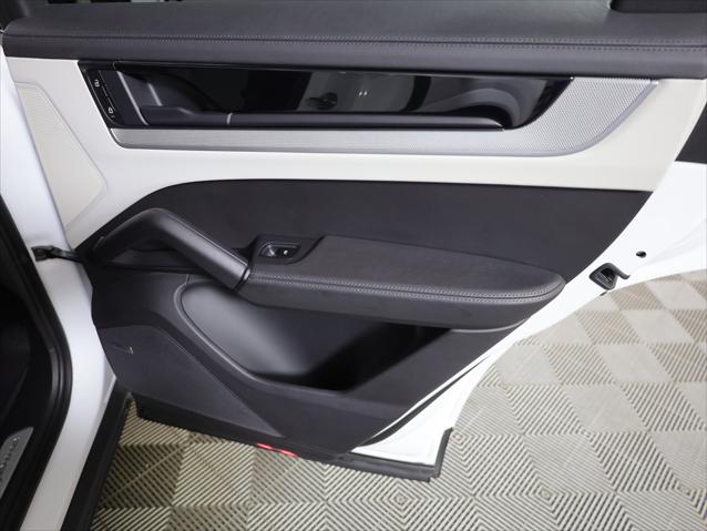 2024 Porsche Cayenne Base